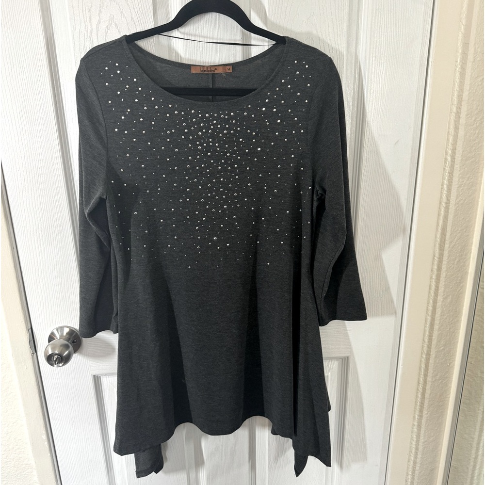 Belldini dark gray 3/4 sleeve top with studs